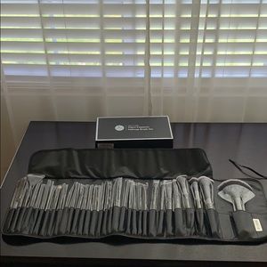 Brand new 32pcs Cosmetic Makeup Brush Set